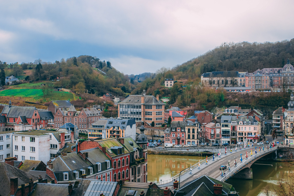 Stad en rivier in Belgie